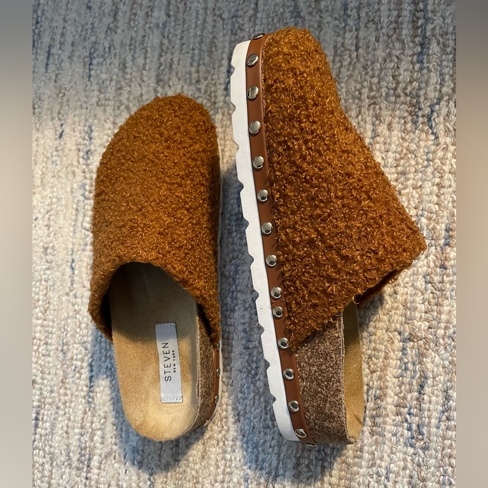 NWOT Steve Madden-Lehman Faux Fur Clogs size 6